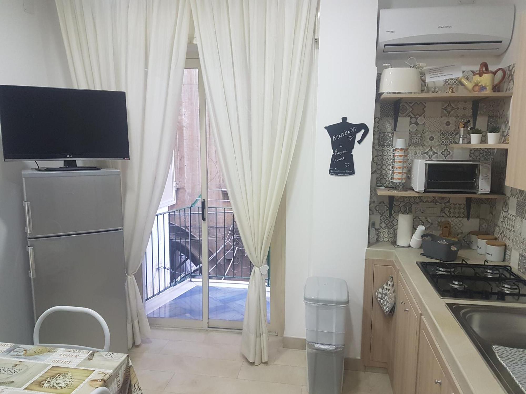 Reginahouse Apartment Наполи Екстериор снимка
